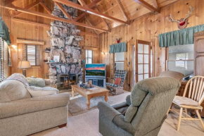 Chalet Des Ours -Comfortable and spacious home with WIFI! Close to everything!